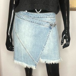 BlankNYC Denim Frayed Hem Skirt Sz 30 (fits a medium)